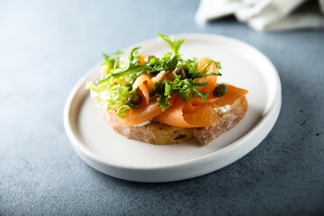 Smoked salmon with salad on toast