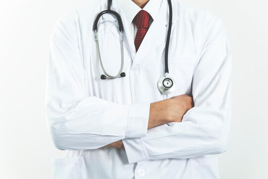 白衣を着た医師の正面のイメージ