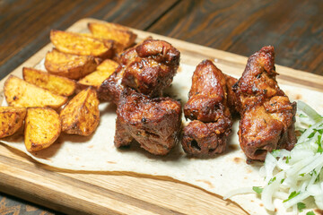 Grilled meat with potatoes and onion