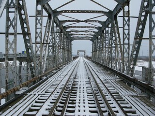 Fototapeta na wymiar railway bridge in winter