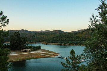 Obraz premium Water reservoir with beautiful landscape, boats and stand up paddles
