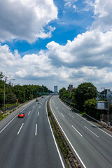 Fototapeta premium 都心に向かって伸びる東名高速道路（上り方向、起点付近） 