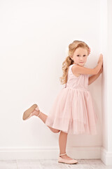 Naklejka premium angelic blonde girl