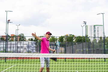 Male tennis player on the tennis court