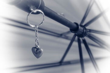 Heart-shaped keyring is attached to the handle of the umbrella.