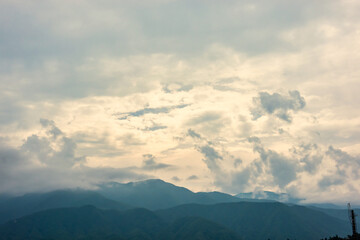 【雲イメージ】夕刻の溢れる雲