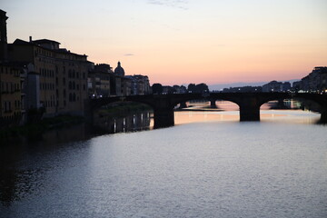 Naklejka premium Sunset on the Arno river in Florence