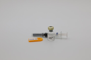 Covid-19 vaccin in flacon and accmpanied with syringe