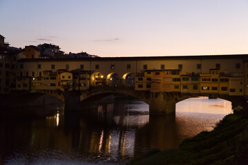 Fototapeta na wymiar The sunset at the beautiful Ponte Vecchio in Florence