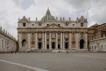 Fototapeta na wymiar Der Petersplatz in Rom Italien ohne Touristen 