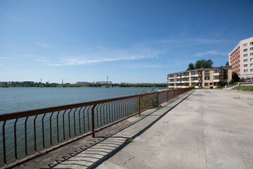 Obraz premium city embankment in sunny weather