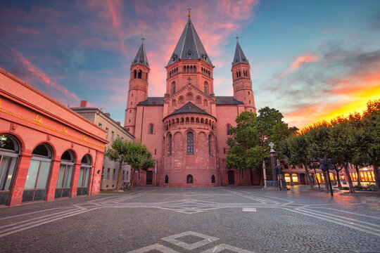 Mainz, Germany. Cityscape image of Mainz downtown with Mainz Cathedral during beautiful sunset.	