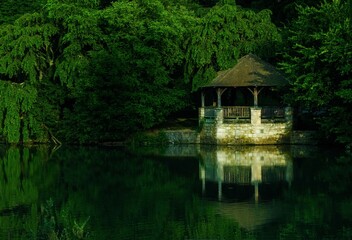 Obraz premium gazebo with reflection in a pond