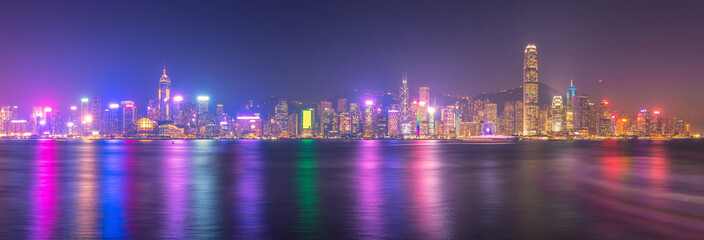 Fototapeta na wymiar Panorama view of Hong kong downtown the famous cityscape view of Hong Kong skyline during twilight time from Kowloon side at Hong Kong