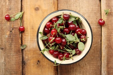 Ripe red cherries in a bowl macro