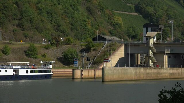 Saar River near the lock of Serrig, Saar Valley, Rhineland-Palatinate, Germany