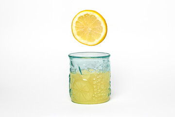 lemon slice drop in lemon juice