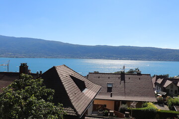 Fototapeta na wymiar Le lac d'Annecy vu depuis le village de Veyrier du lac, ville de Veyrier du Lac, département de Haute Savoie, France