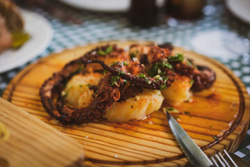 Pulpo rockero con patatas cocidas con pimentón