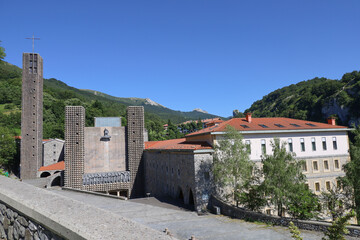 Fototapeta na wymiar Majestic sanctuary of Arantzazu in the Basque mountains, Spain