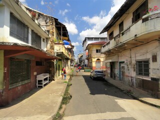 Fototapeta na wymiar narrow street in the old town in Panama