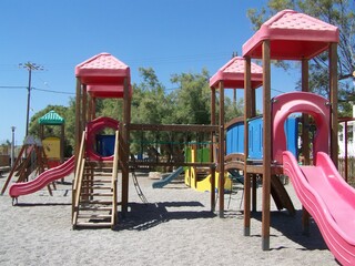 Grèce - Les Cyclades - Île de Paros - Plage Agios Nicolaos - Terrain de jeux pour enfants