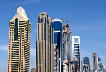 Fototapeta na wymiar Silhouette Dubais mir riesigen Wolkenkratzern