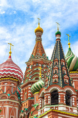 Fototapeta na wymiar Carved turrets and gilded domes of St. Basil's Cathedral