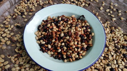 A close up photo of a plate with coffee beans in a bamboo tray