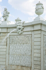 화창한 여름 날씨의 유럽 궁전 여행