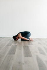 Obraz premium Woman doing yoga meditation