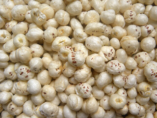 White color popped whole Fox nut