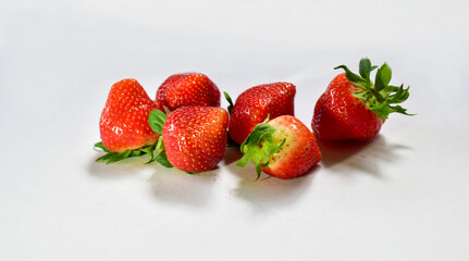 甘い果実としての顔と草本性の植物なので野菜になったり・・・とにかくイチゴは美味しい！