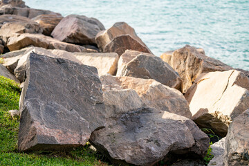 Photo of large boulder rocks by the bay