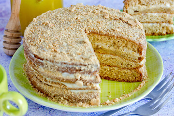 Honey sponge cake with custard