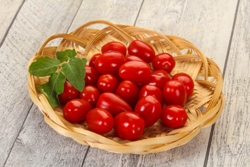 Red cherry tomatoes in the bowl