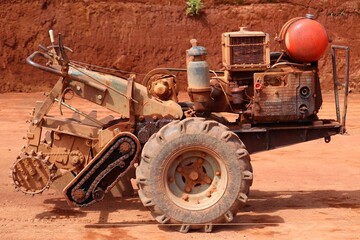 Laterite cutting machine in the mining field.laterite is a soil and rock type rich in iron and aluminium and is commonly considered.it is a red stone for building constructions in kerala