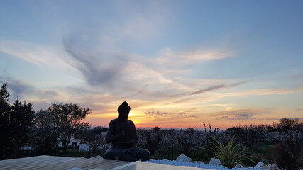 Bouddha au coucher de soleil