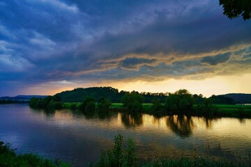 Naklejka premium sunset over the lake