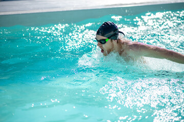 Fototapeta na wymiar Swimmer in water during deep breath and paddling