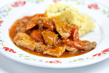 meat with mashed potato and vegetables