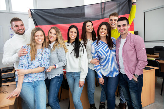 Exchange students taking a picture with German flag