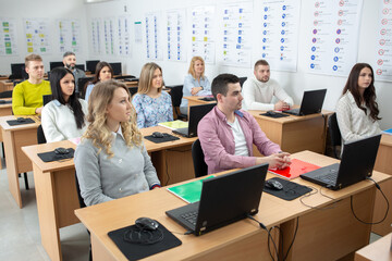 Obraz na płótnie Canvas Group of students in the classroom listening
