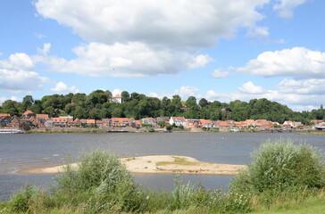Elbe mit Lauenburg