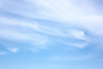 Obraz premium Nice blue sky with gentle clouds