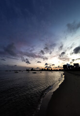 Obraz premium pattaya sun rise at pattaya beach. background for thailand travel and relaxation