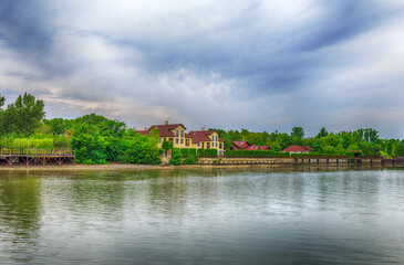 Fototapeta na wymiar lake in the village