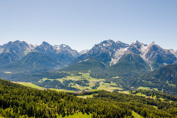 Ftan, Tarasp, Unterengadin, Bergdorf, Schloss, Fontana, Vulpera, Kirche, Wanderweg, Alpen, Engadin, Innschlucht, Inn, Fluss, Graub&uuml;nden, Sommer, Schweiz