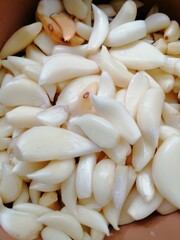 close up of raw chicken wings