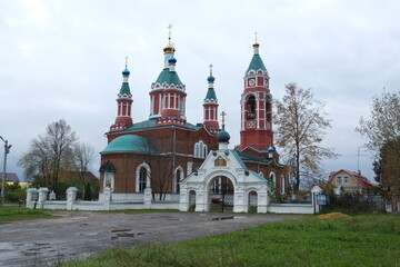Fototapeta na wymiar St. George Church in the village Ignatievo (19th century). Moscow region (2013).